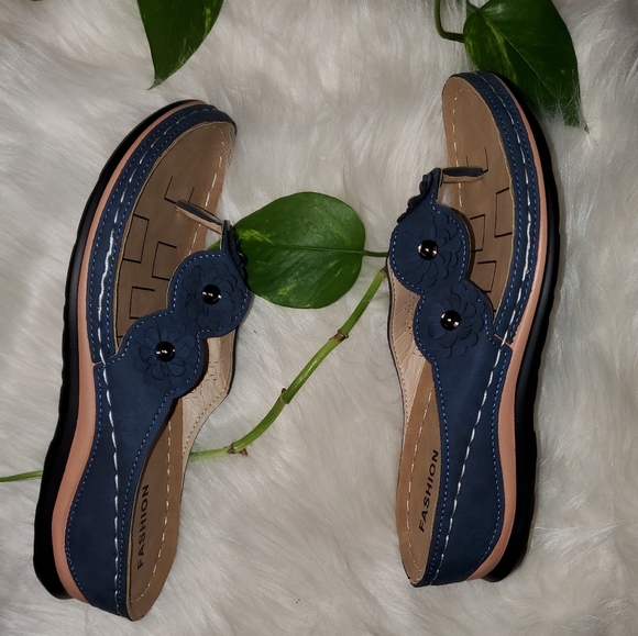 Faux Leather Blue Flower Flip Flops 💙 - Picture 2 of 7